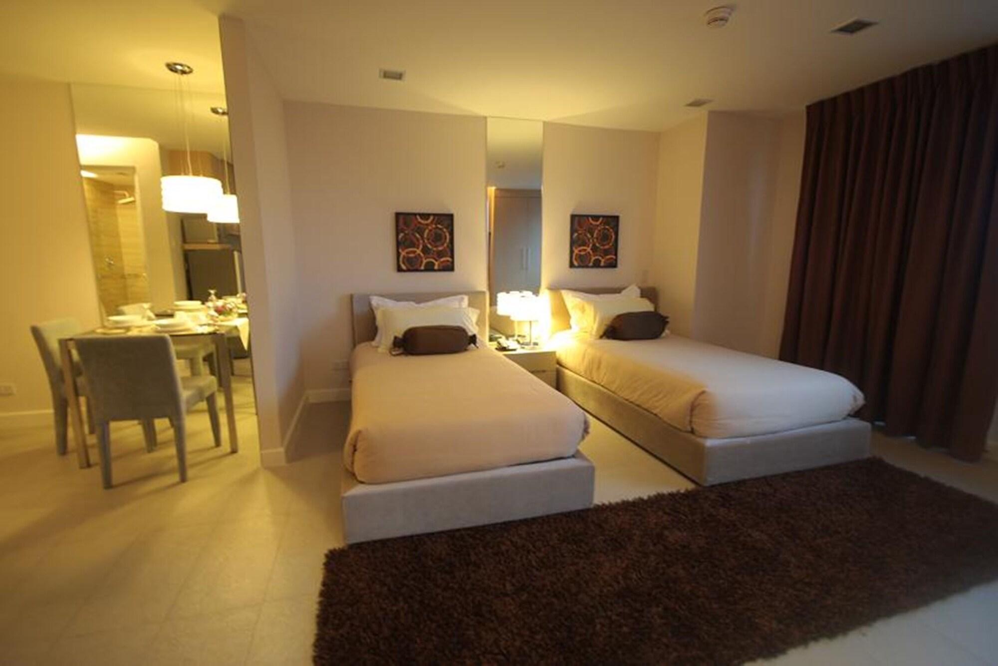 Aparthotel Bsa Twin Towers Mandaluyong Esterno foto