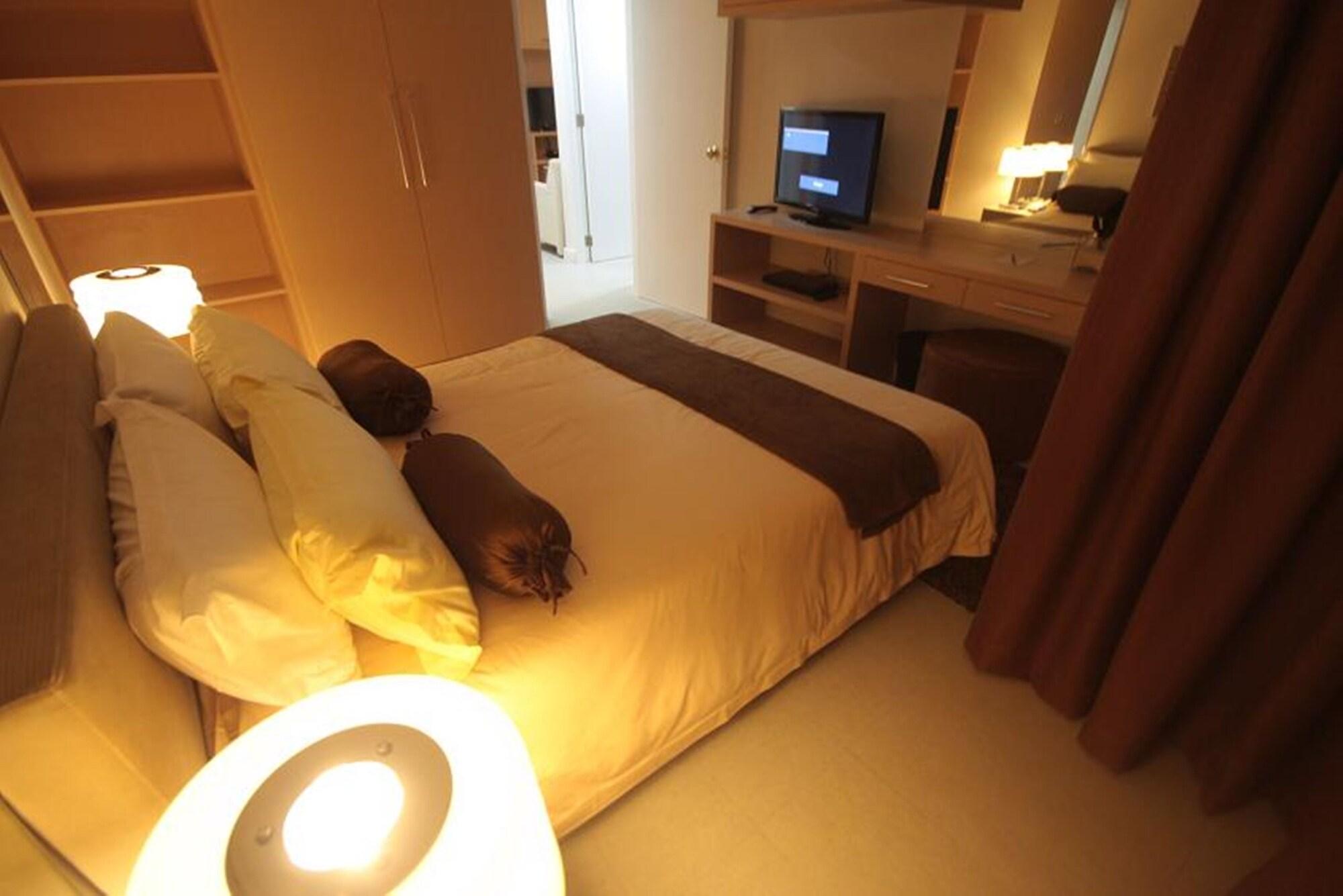 Aparthotel Bsa Twin Towers Mandaluyong Esterno foto