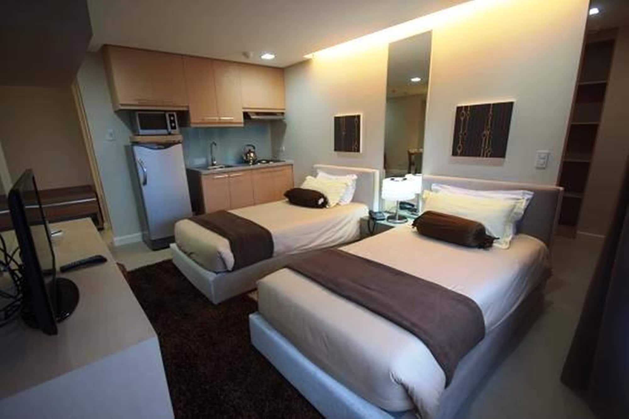 Aparthotel Bsa Twin Towers Mandaluyong Esterno foto
