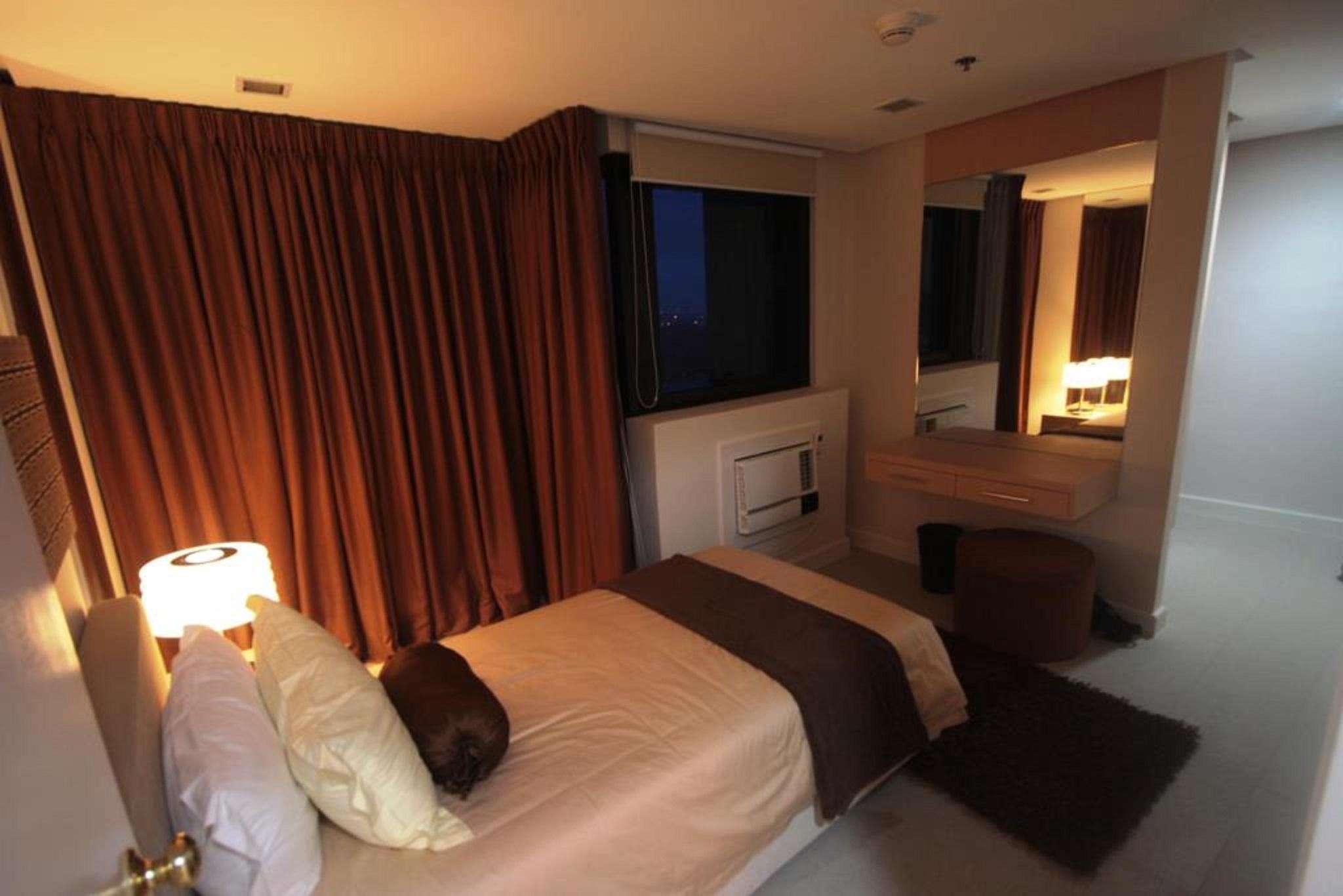Aparthotel Bsa Twin Towers Mandaluyong Esterno foto