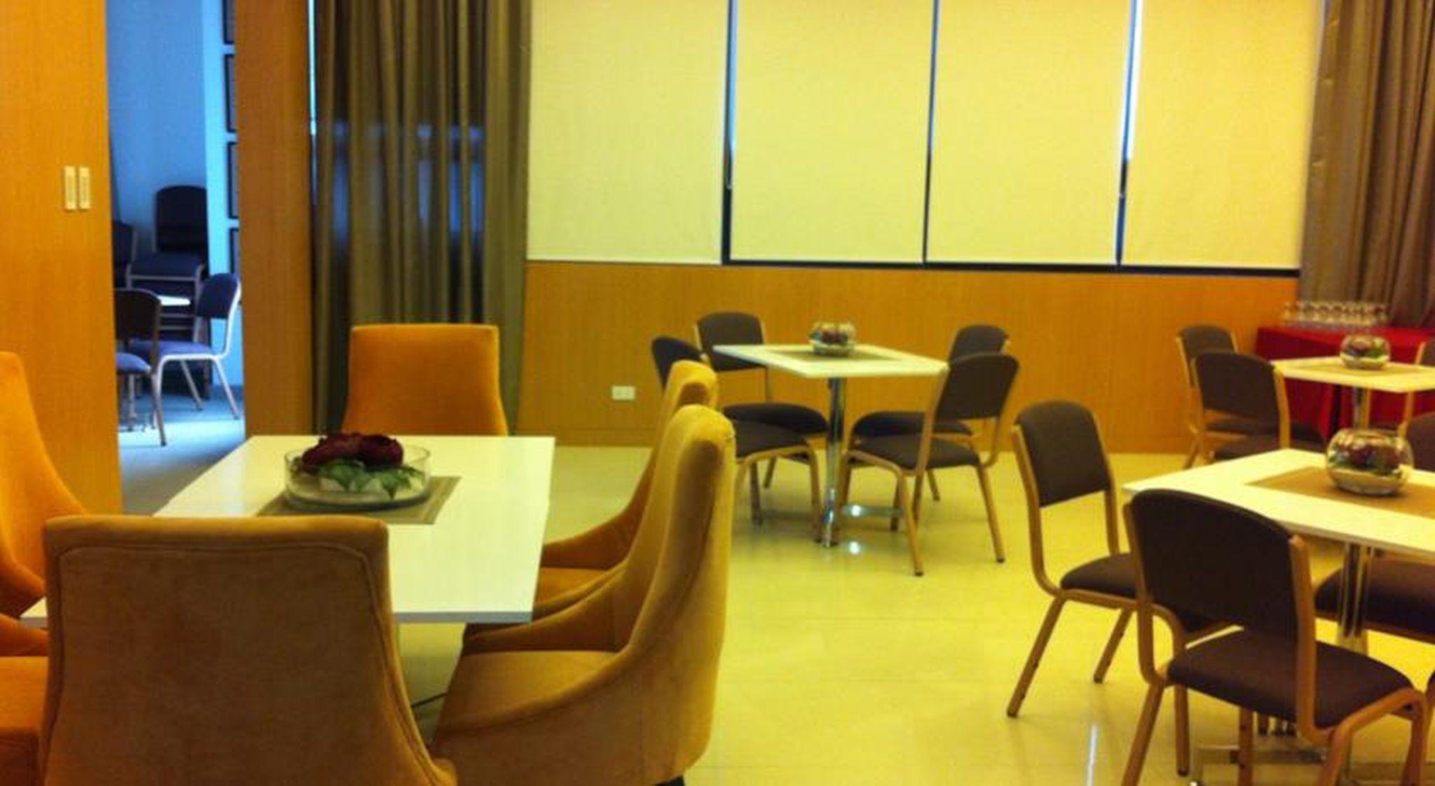 Aparthotel Bsa Twin Towers Mandaluyong Esterno foto