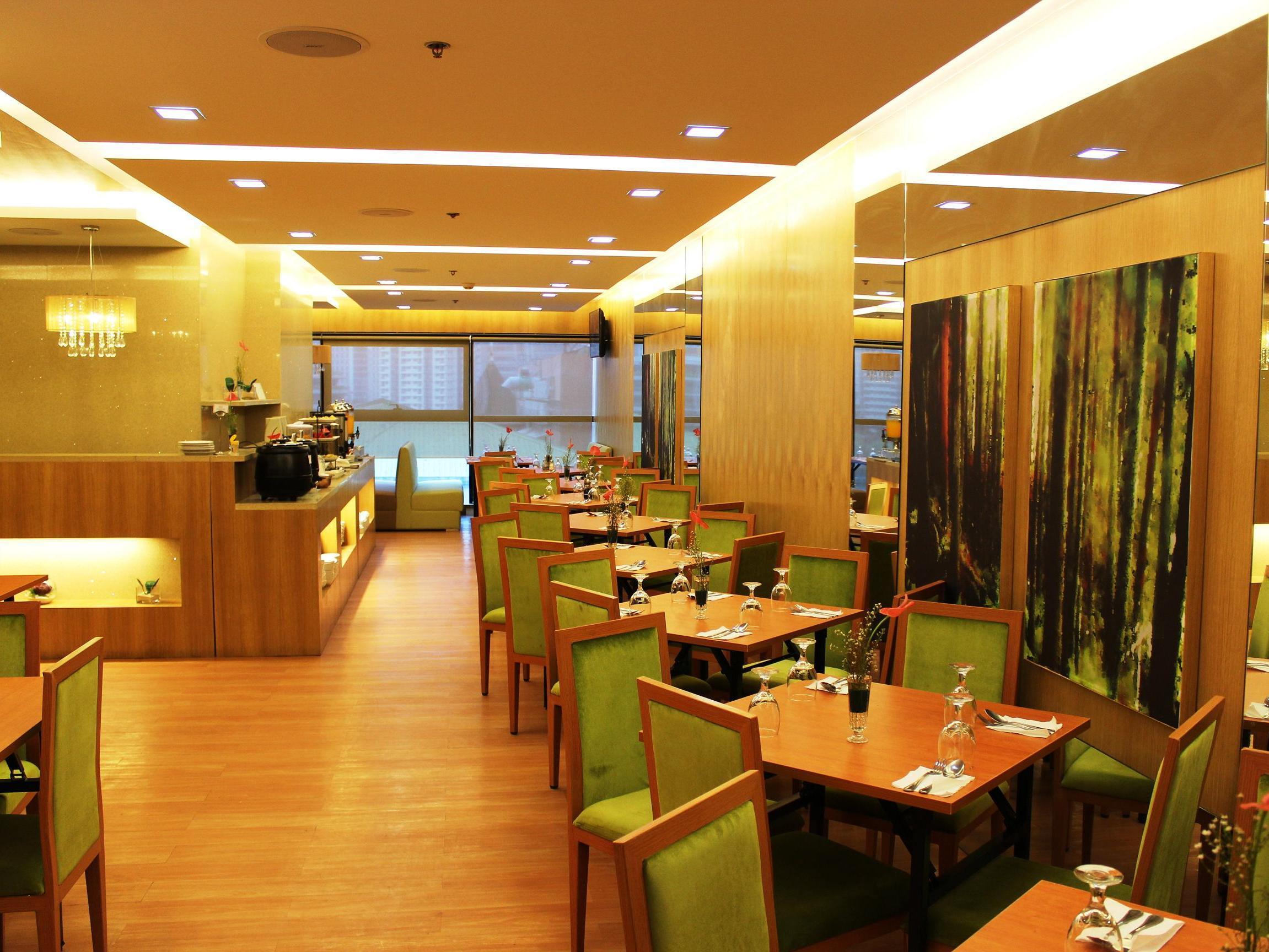 Aparthotel Bsa Twin Towers Mandaluyong Esterno foto