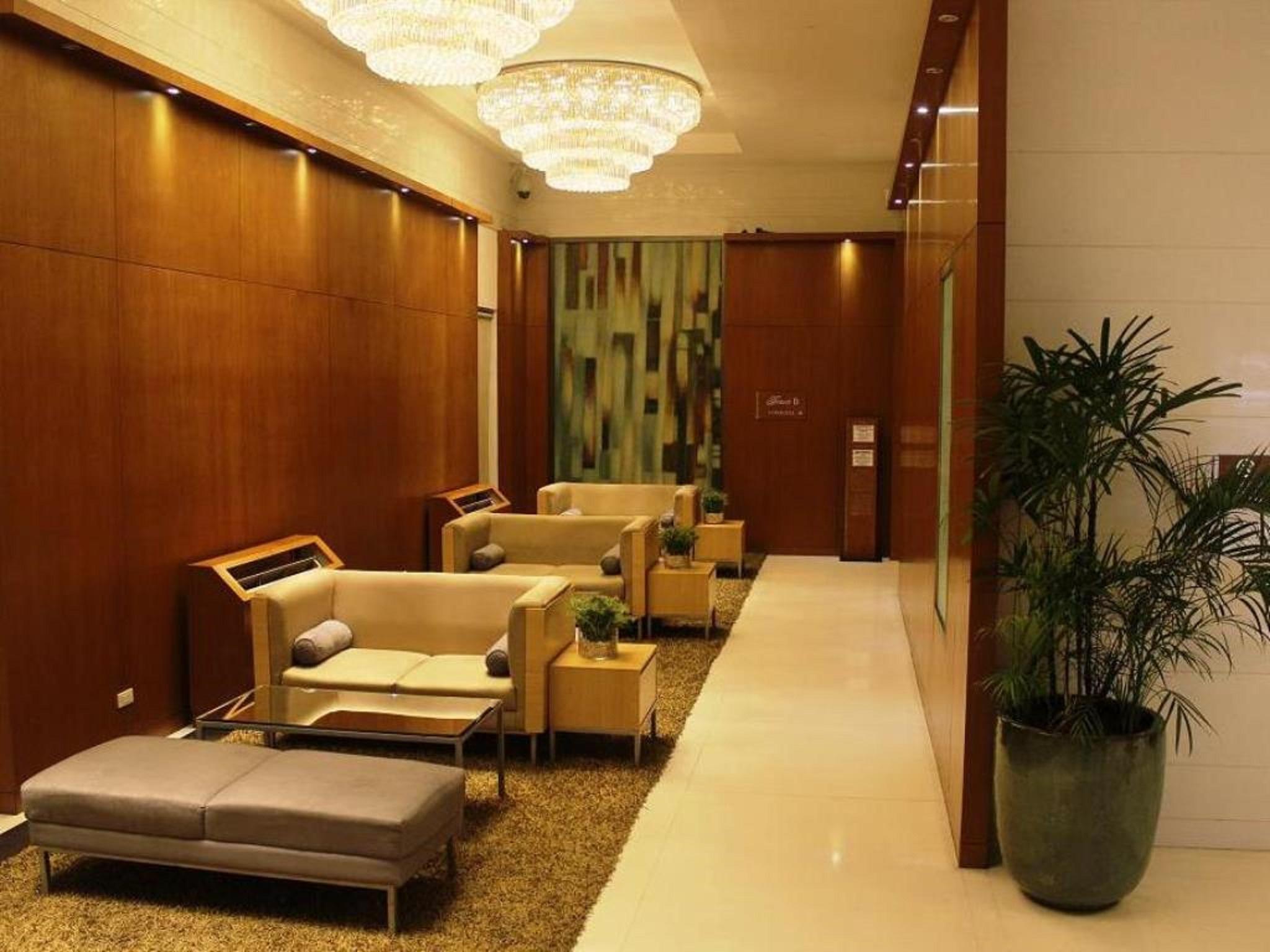 Aparthotel Bsa Twin Towers Mandaluyong Esterno foto