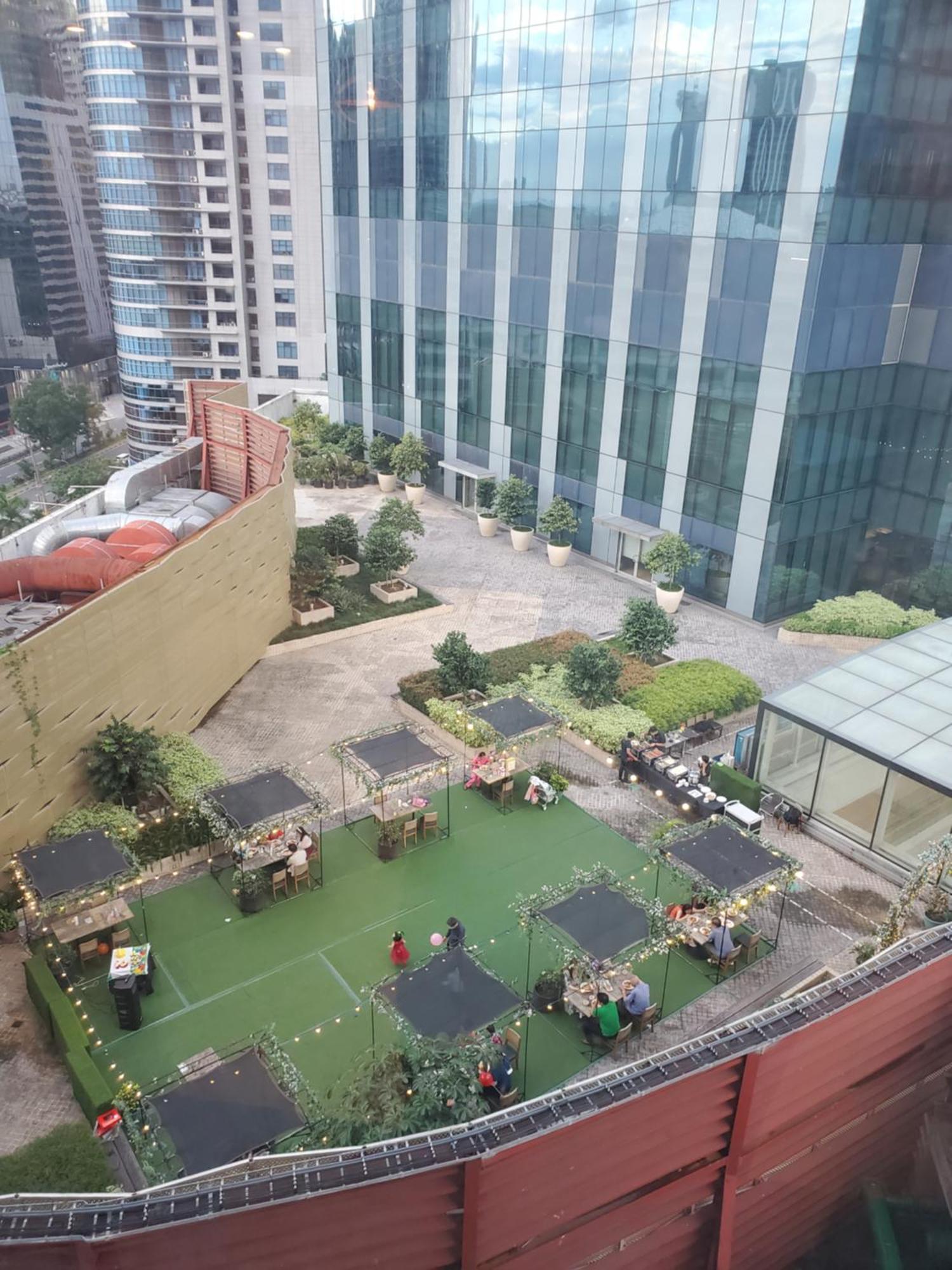 Aparthotel Bsa Twin Towers Mandaluyong Esterno foto