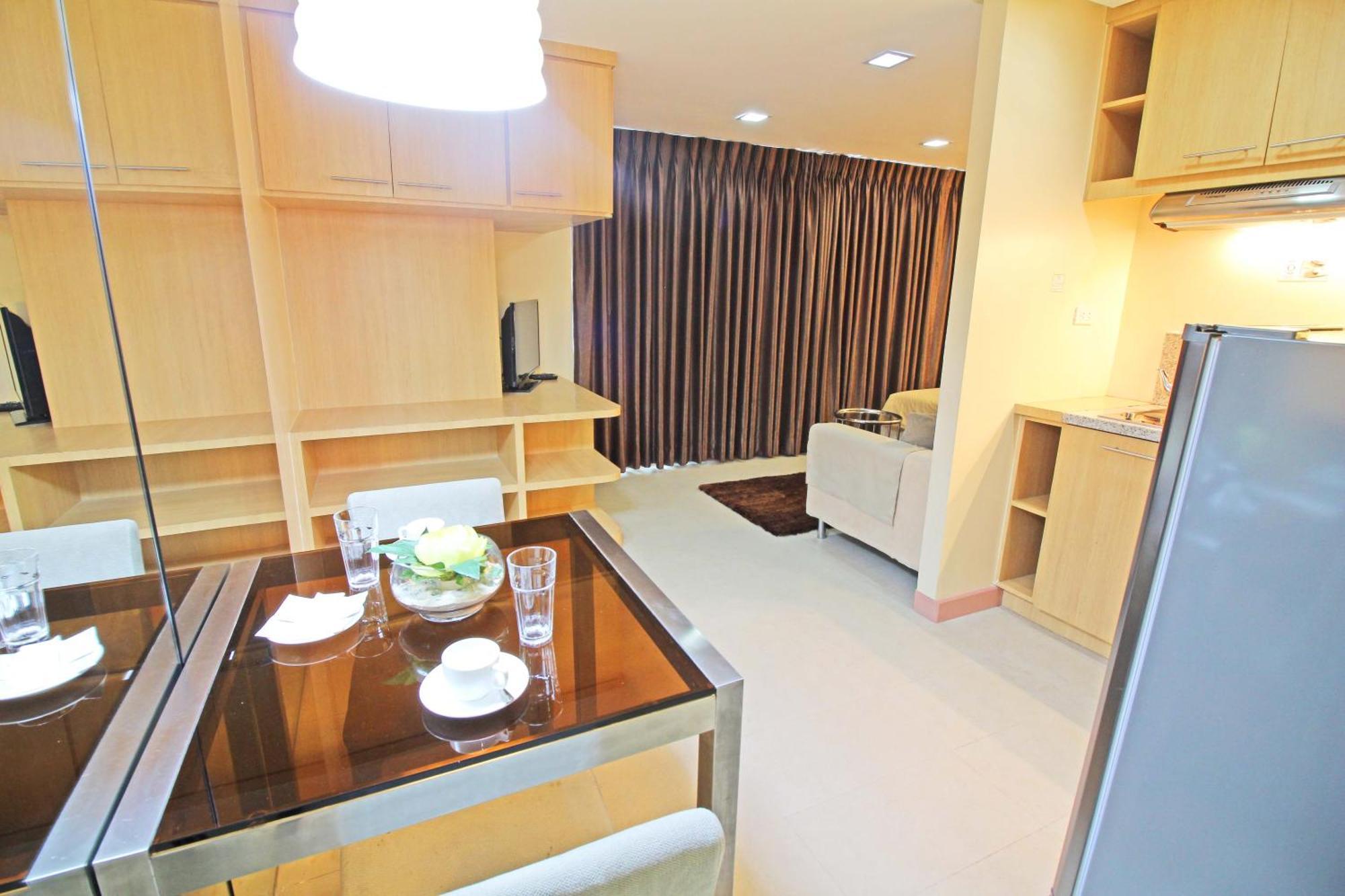 Aparthotel Bsa Twin Towers Mandaluyong Esterno foto