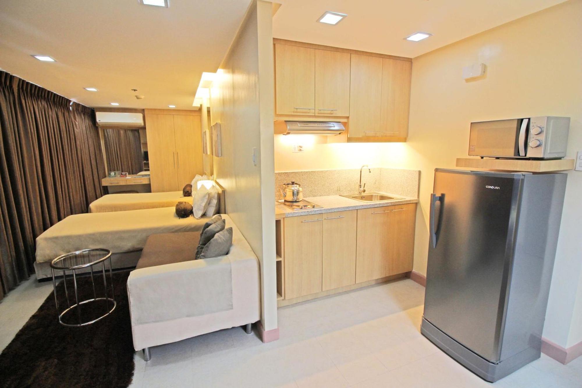 Aparthotel Bsa Twin Towers Mandaluyong Esterno foto