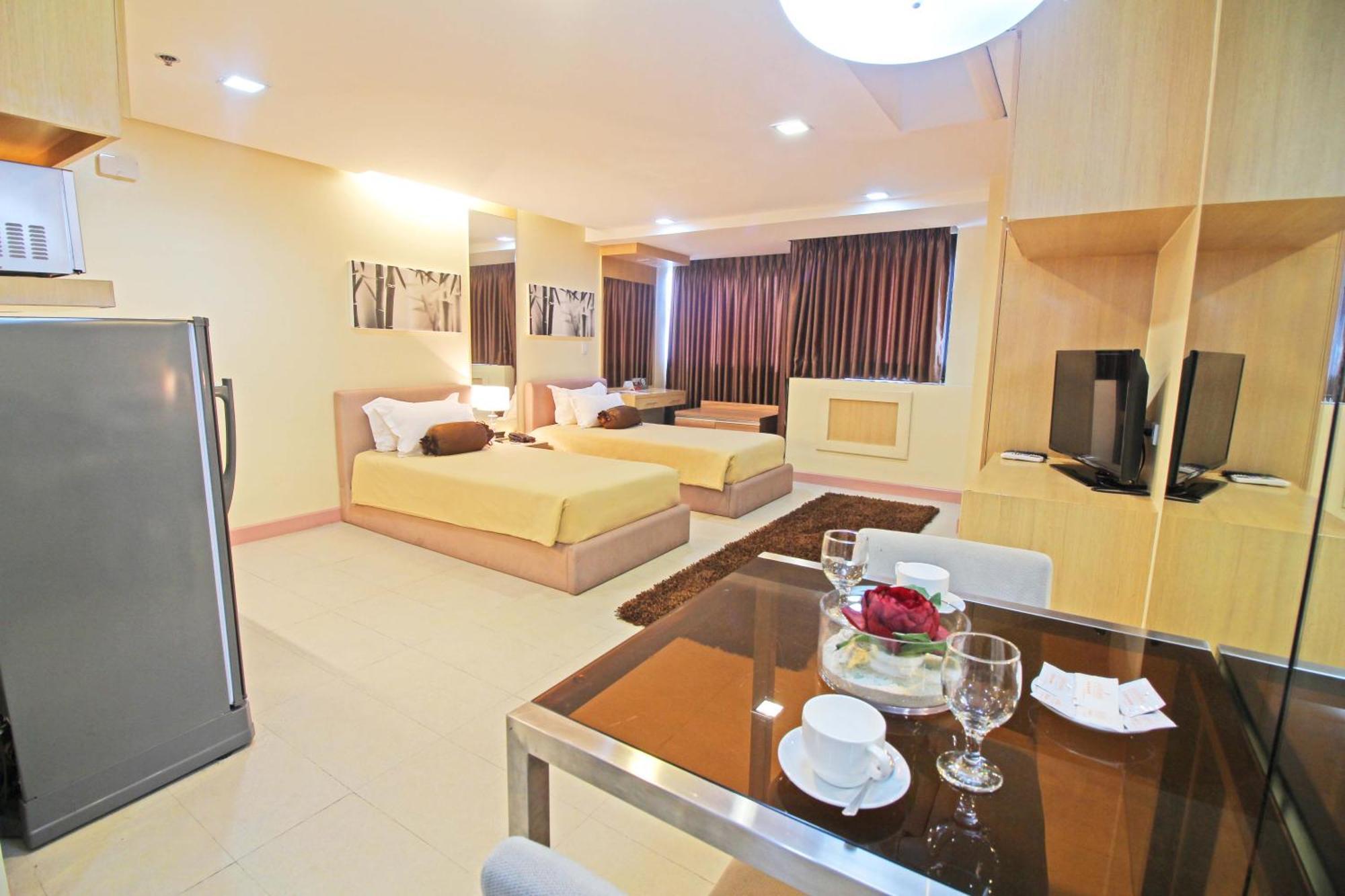 Aparthotel Bsa Twin Towers Mandaluyong Esterno foto