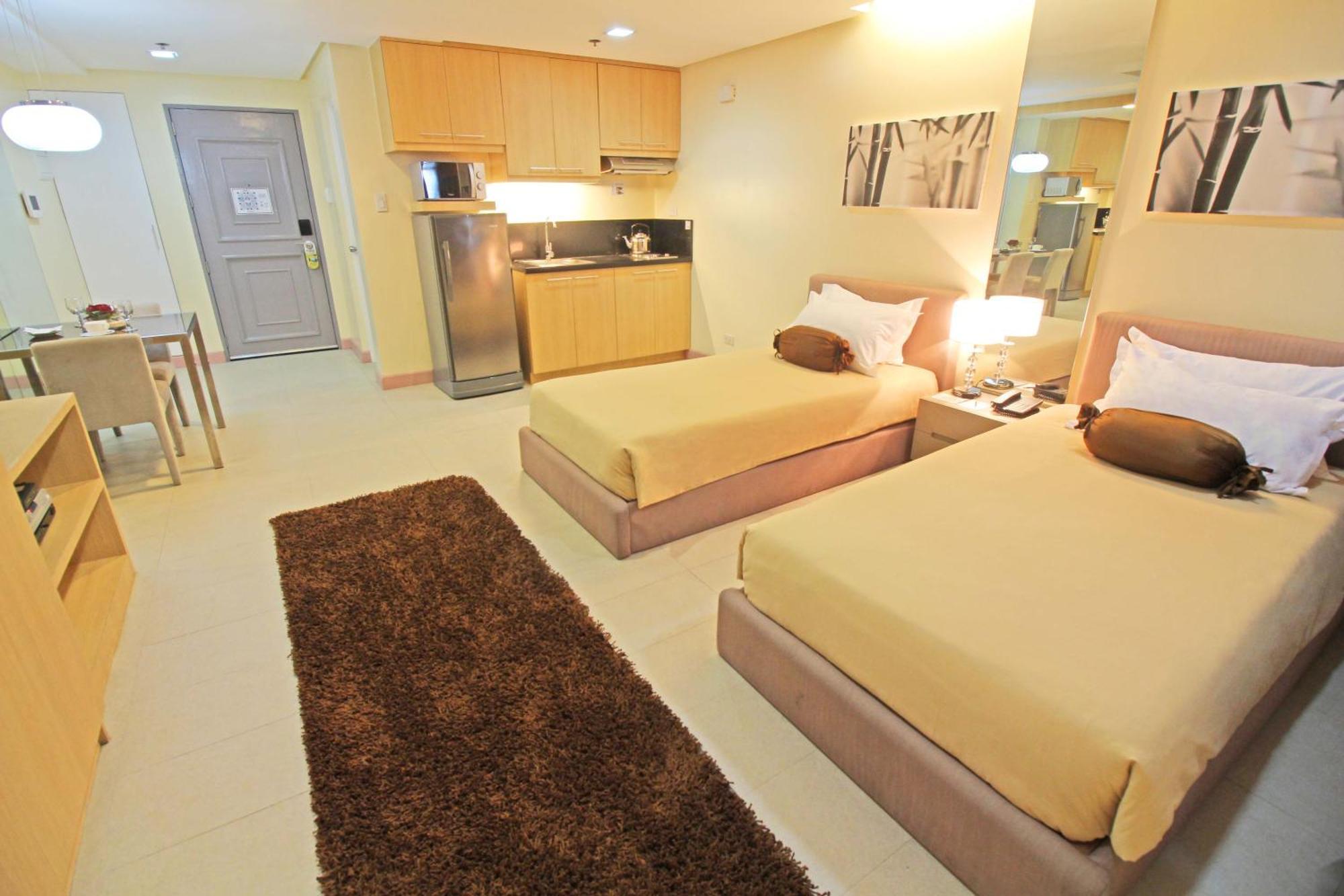 Aparthotel Bsa Twin Towers Mandaluyong Esterno foto