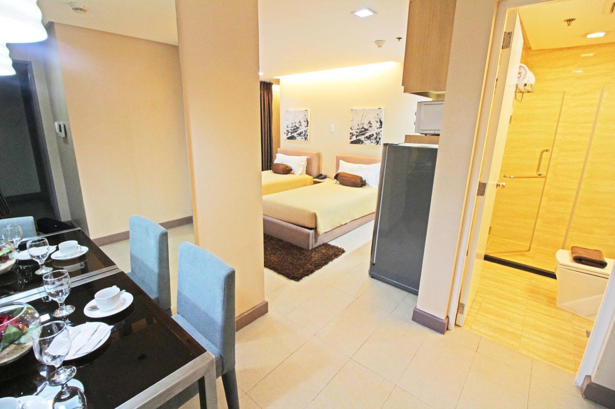 Aparthotel Bsa Twin Towers Mandaluyong Esterno foto
