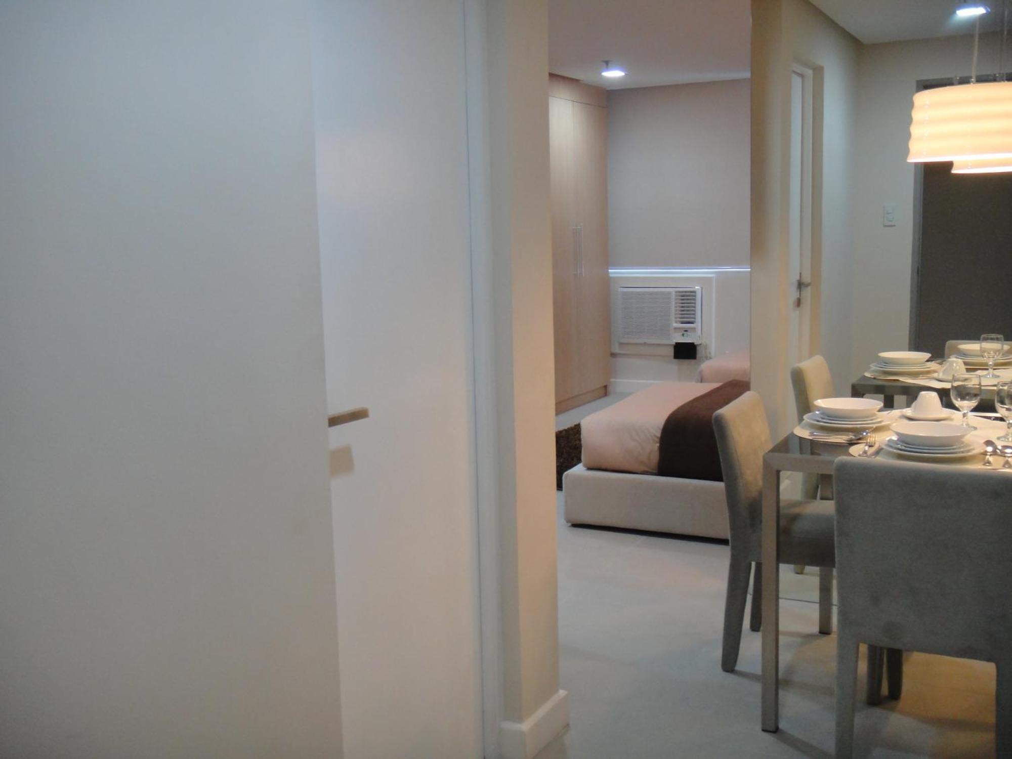 Aparthotel Bsa Twin Towers Mandaluyong Esterno foto