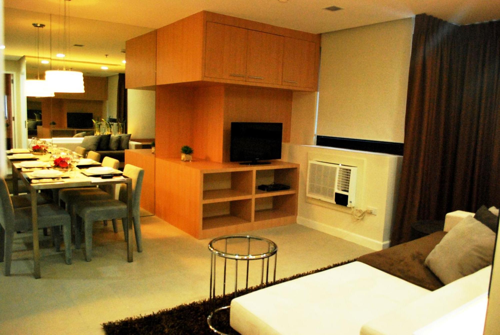 Aparthotel Bsa Twin Towers Mandaluyong Esterno foto