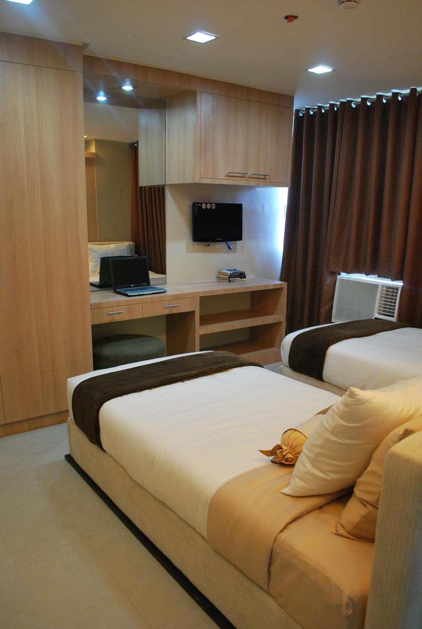 Aparthotel Bsa Twin Towers Mandaluyong Esterno foto