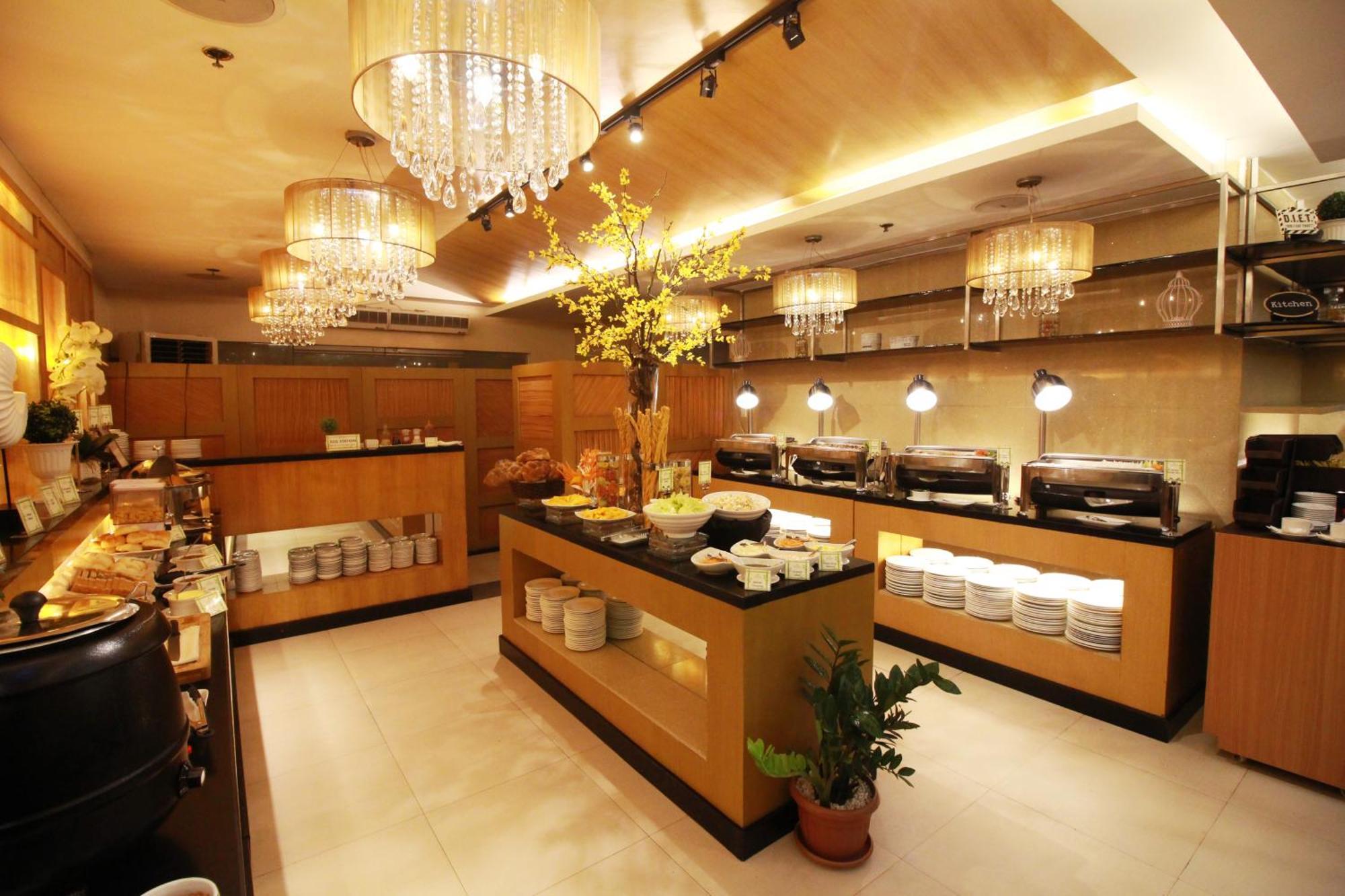 Aparthotel Bsa Twin Towers Mandaluyong Esterno foto