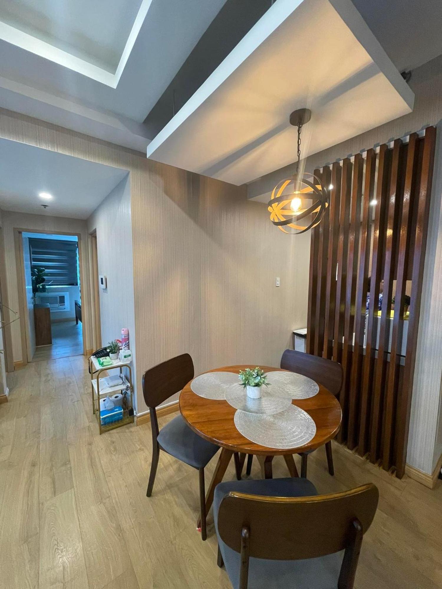 Aparthotel Bsa Twin Towers Mandaluyong Esterno foto