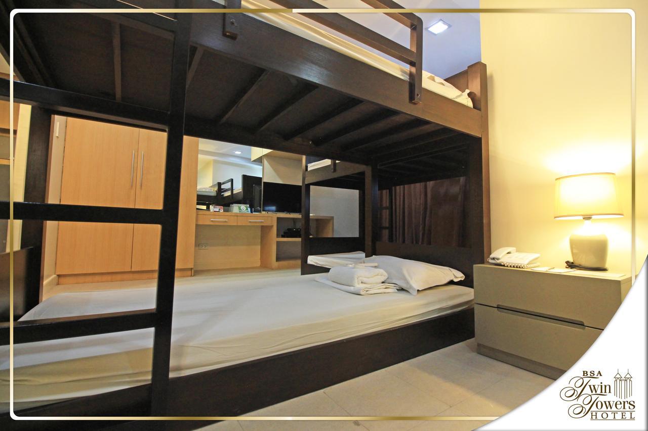 Aparthotel Bsa Twin Towers Mandaluyong Esterno foto