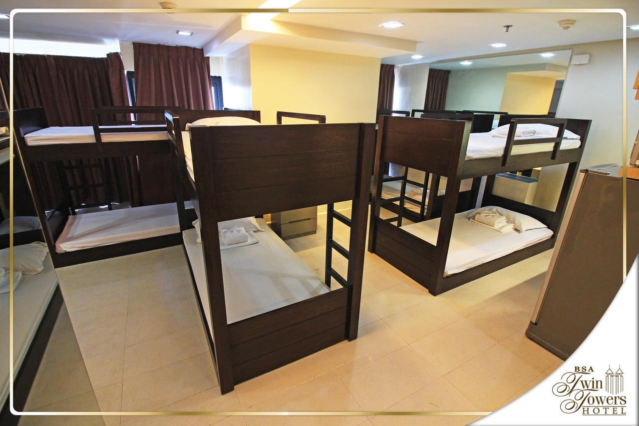 Aparthotel Bsa Twin Towers Mandaluyong Esterno foto