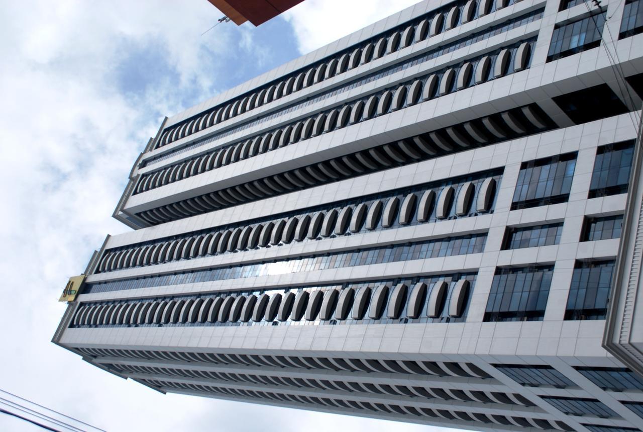 Aparthotel Bsa Twin Towers Mandaluyong Esterno foto