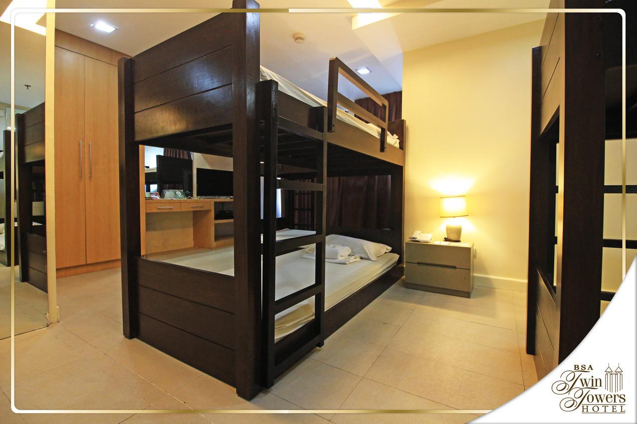 Aparthotel Bsa Twin Towers Mandaluyong Esterno foto
