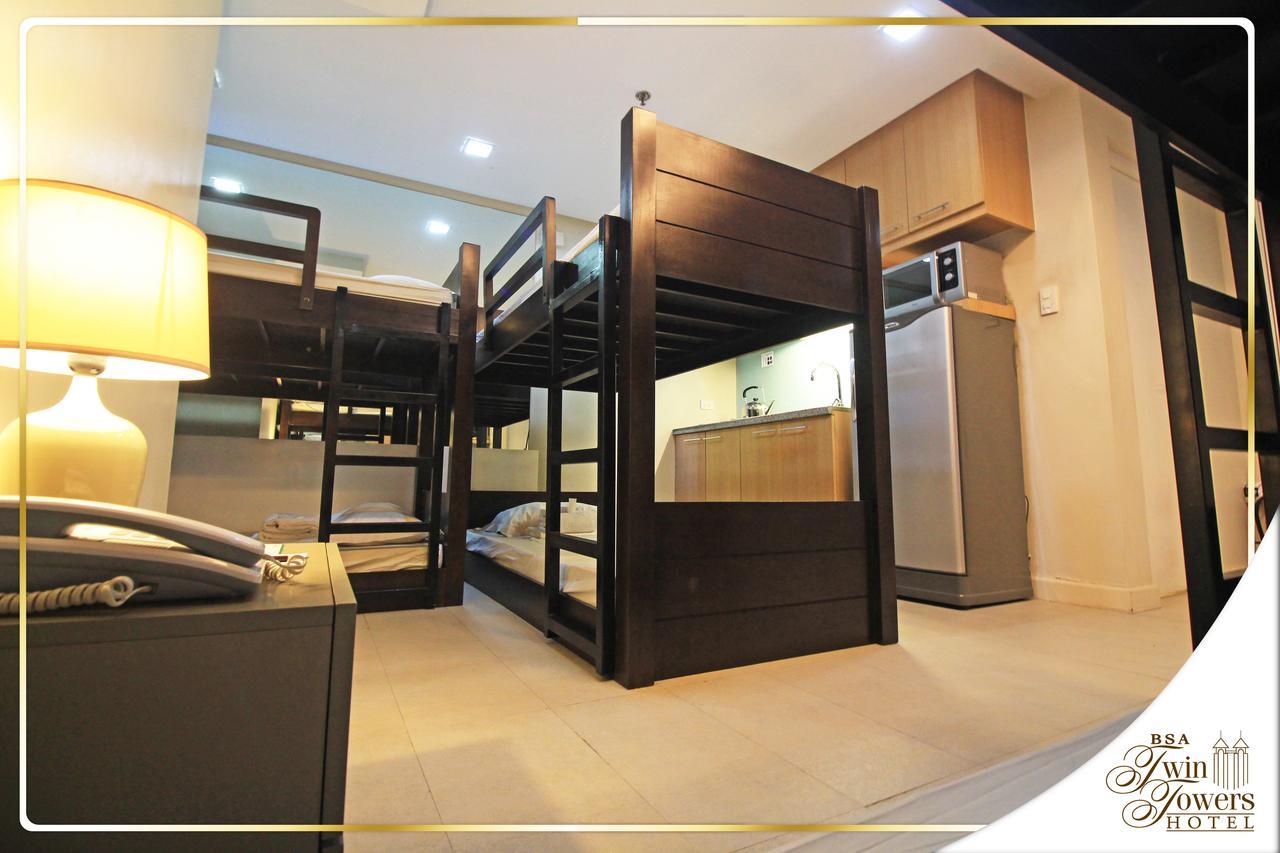Aparthotel Bsa Twin Towers Mandaluyong Esterno foto