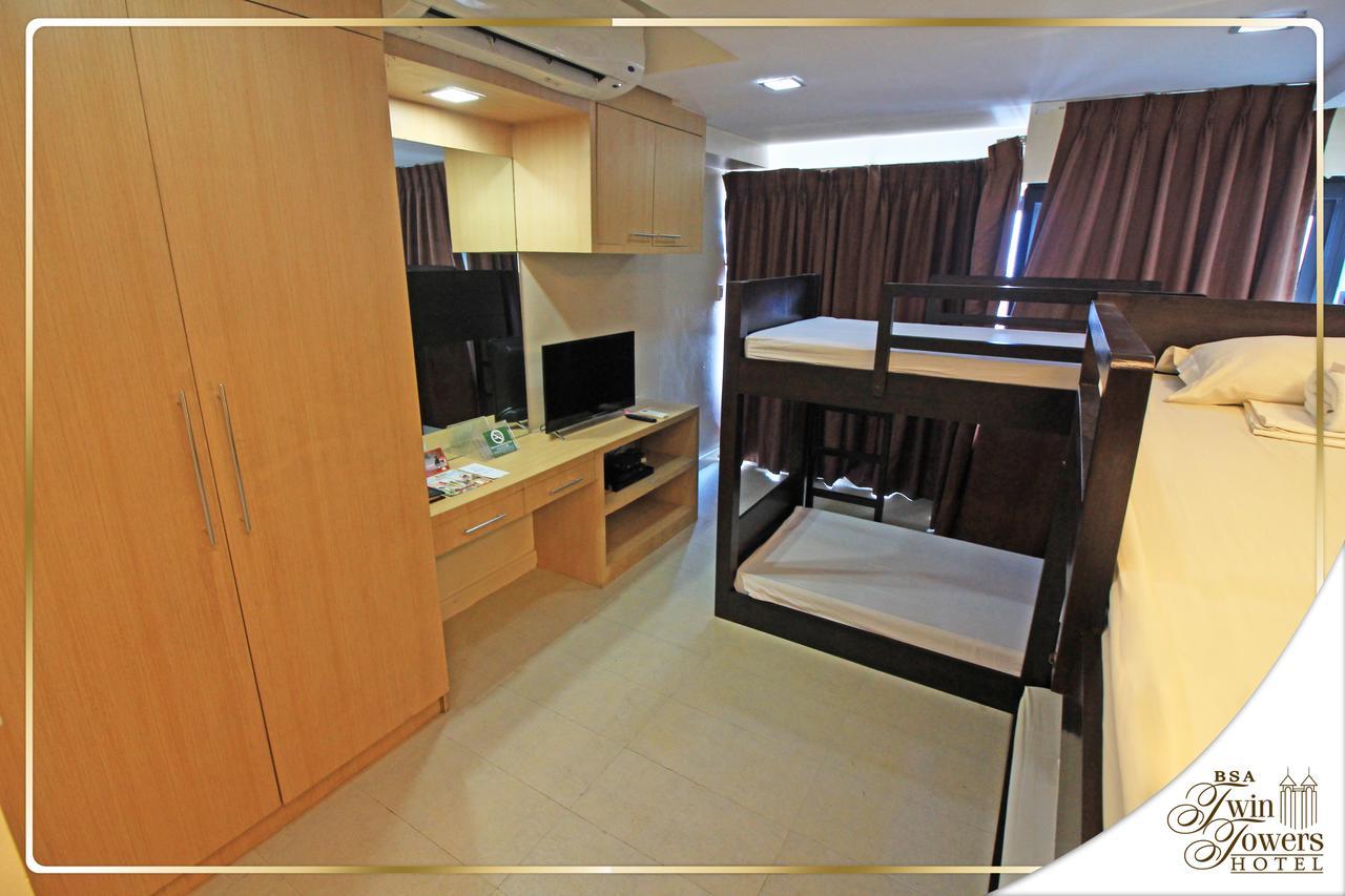 Aparthotel Bsa Twin Towers Mandaluyong Esterno foto