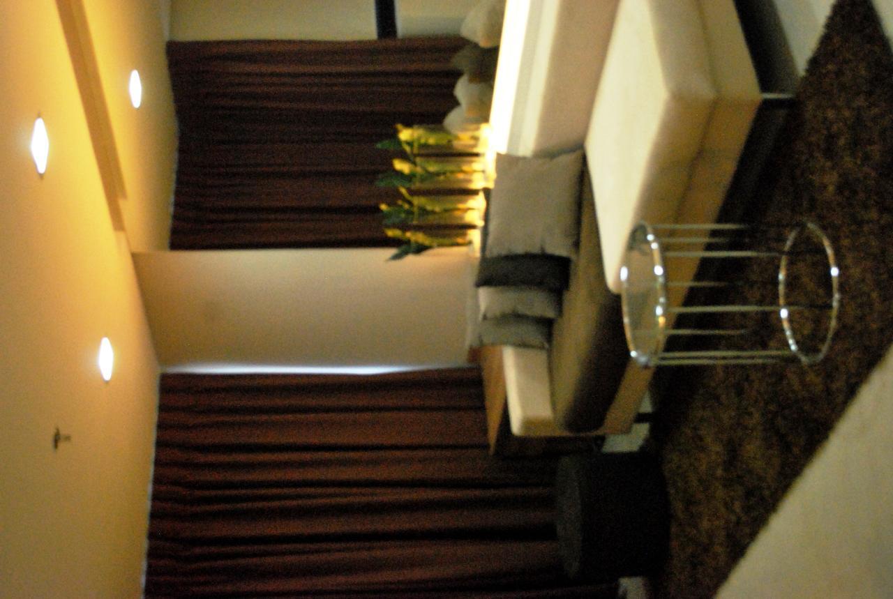 Aparthotel Bsa Twin Towers Mandaluyong Esterno foto